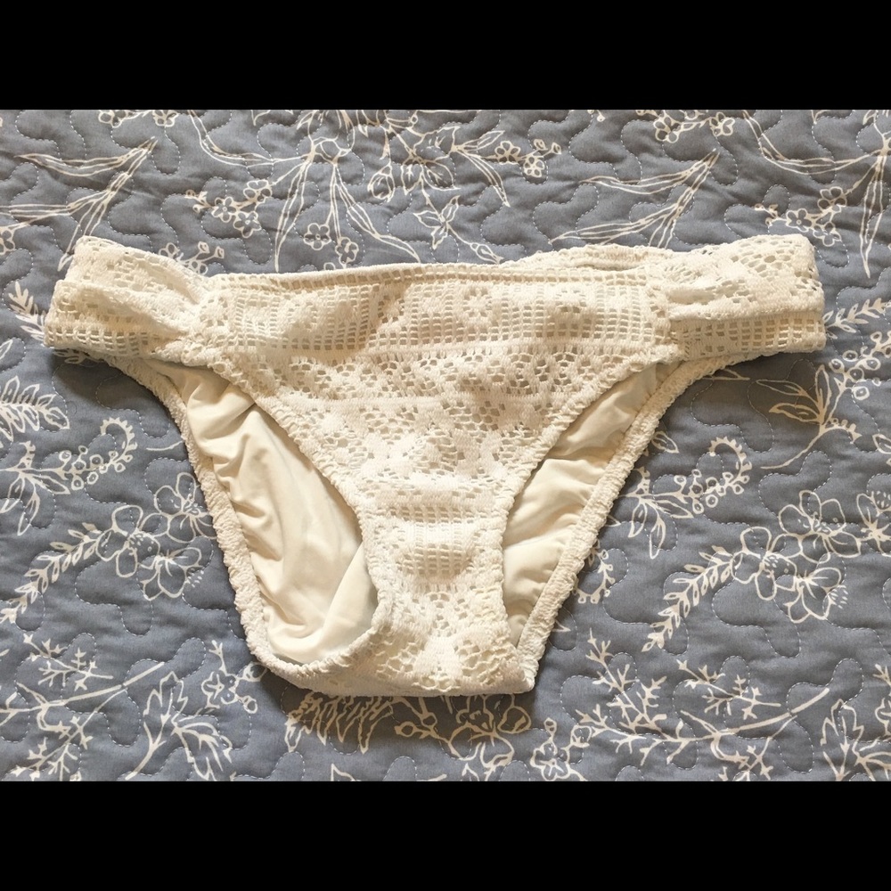 Victoria’s Secret knock-out lace swimsuit bottoms